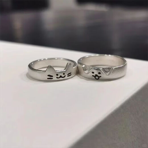 Xiaohongshu’s same style rings for kittens and puppies. They can be stacked as a couple’s rings. They are cute and can be given to girlfriends. The rings are simple and versatile. Two kitten rings + puppy rings.