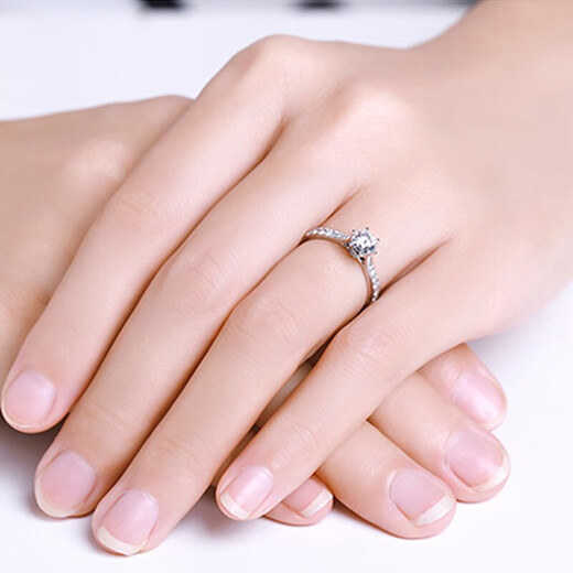 AVHE platinum diamond ring 18K gold royal princess full of diamonds artificially cultivated diamonds real diamonds. Looking for a wedding gift for a man to give to his girlfriend 18K gold royal princess diamond ring-80 points cultivated diamond D color VVS clarity