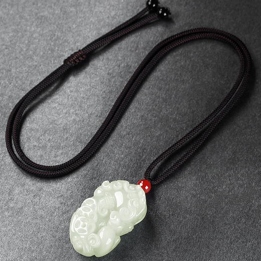 Red crisp hand Hetian jade pendant Pixiu pendant jade pendant large size