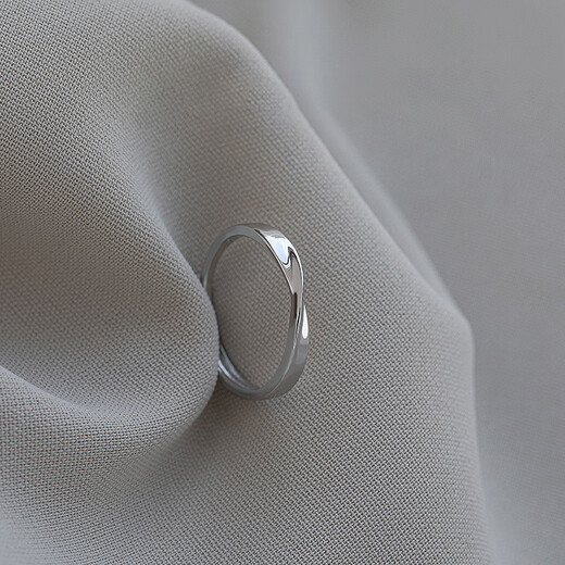 Platinum ring women's niche design plain ring Möbius ring couple ring gift for girlfriend fashion personalized single ring Möbius ring