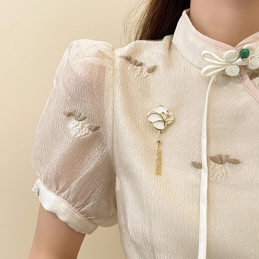 Hongzhuang Nuoxin Chinese gift Fritillaria orchid luxury brooch for women four-leaf clover fan tassel pin cheongsam placket accessories magnolia brooch XZ0431