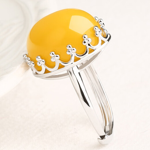 Core fragrant chicken fat yellow beeswax ring Laomi 925 silver fashion ring gold wine natural red blood amber amber oval ring B style blood amber silver ring default
