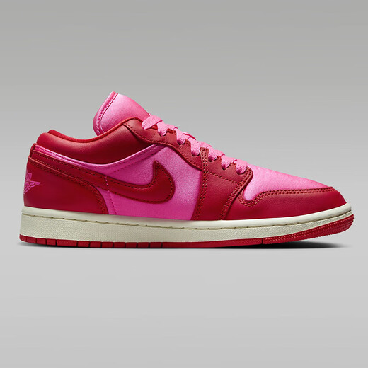 耐克（NIKE）Air Jordan 1 Low SE 女士板鞋低帮皮革缎面衬里运动休闲鞋 本命年红 FB9893-600 35.5