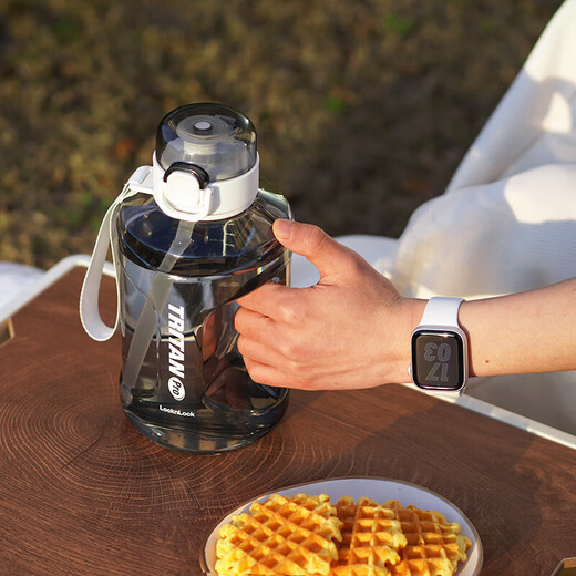 LOCK&LOCK small reservoir large capacity plastic sports water cup outdoor cold water bottle scale handle men and women cup 2.2L gray