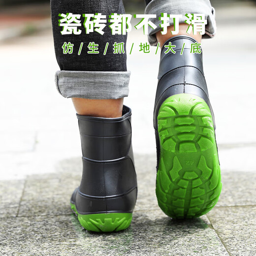 Botas de lluvia de fútbol botas de lluvia para hombres zapatos de agua para hombres tubos mediados de los zapatos impermeables para el agua de los adultos botas de agua de agua zapatillas de goma de moda botas de agua