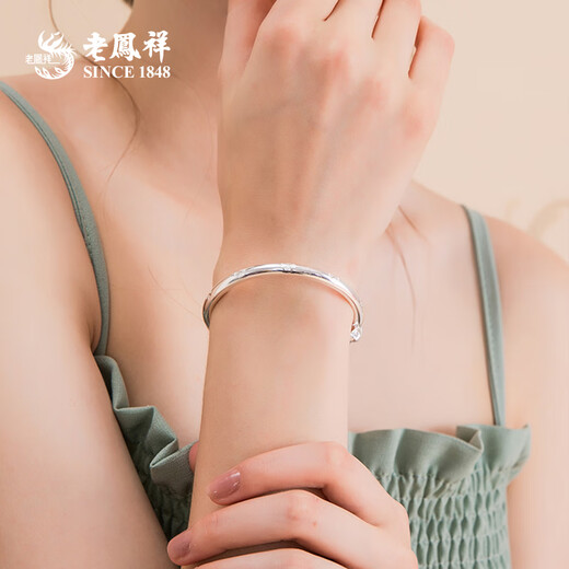 老凤祥幸运四叶草银手镯推拉999足银镯子素圈送女友老婆七夕节生日礼物 足银四叶草手镯(约30g)