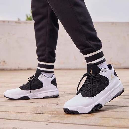 耐克（NIKE）Jordan Max Aura 2 黑白防滑耐磨缓震实战运动中帮复古篮球鞋 CK6636-107黑白 42 (265mm)