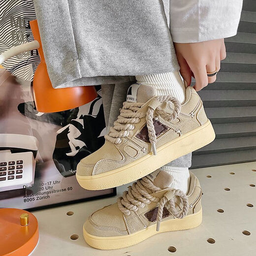 Bisi Sheep Shoes New Spring Ins College Style Sports Sports Versátiles Versátiles de altura de altura Morenal de entrenamiento moral Zapatos de pan casual 9920 Caki 41