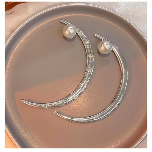 Beautifully made Chinese style half-moon hairpin for bun hair, retro silver imitation pearl half-moon hairpin for women, ancient style hairpin, auspicious cloud hairpin