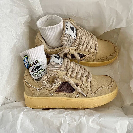 Bisi Sheep Shoes New Spring Ins College Style Sports Sports Versátiles Versátiles de altura de altura Morenal de entrenamiento moral Zapatos de pan casual 9920 Caki 41
