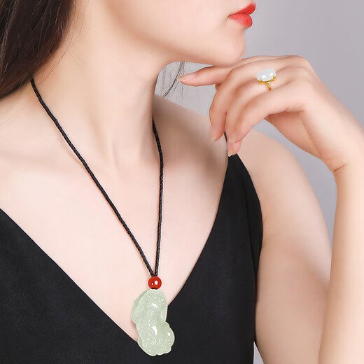 Red crisp hand Hetian jade pendant Pixiu pendant jade pendant large size