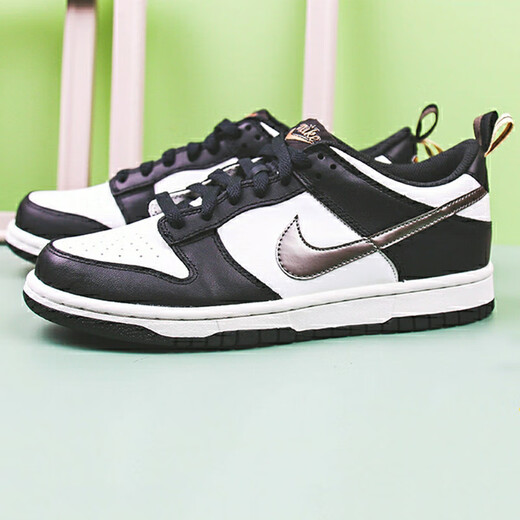 耐克（NIKE）板鞋女鞋2025新款夏季Dunk Low低帮轻便运动鞋时尚透气休闲鞋 DH9764-001黑白小熊猫金银勾 37.5