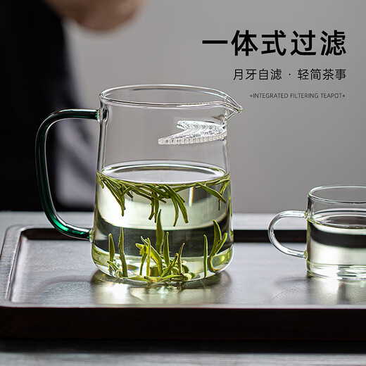Yihutea (YIHUTEA) fair cup glass crescent filter tea cup with tea leakage tea water separation tea cup heat-resistant tea divider tea set accessories can be used as a teapot integrated filter crescent male cup