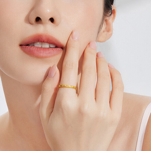 Lukfook Jewelry Pure Gold Crushed Ice Fashionable Glossy Gold Ring Solid Ring Gift Price G16TBGR0005 No. 17-2.31g (including labor cost 261 yuan)