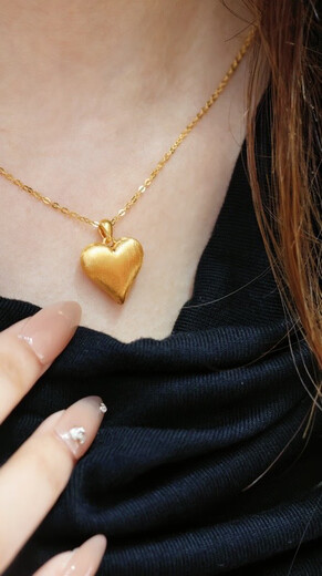 Yage Christmas gift 18K gold brushed craft love pendant au750 inlaid with moissanite and free silver necklace 18k gold pendant (free silver chain)