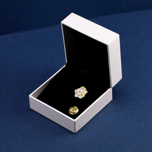 QUAMER camellia natural pearl brooch for men rose corsage high-end pin anti-exposure buckle white