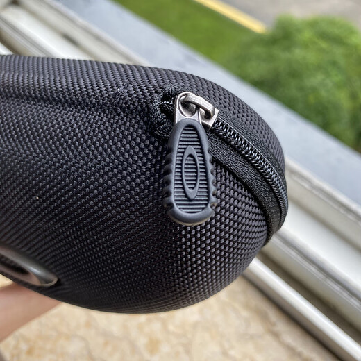 Oakley glasses case original Oakley glasses case sports sunglasses casual cycling sunglasses anti-fall and pressure-resistant Oakley glasses case