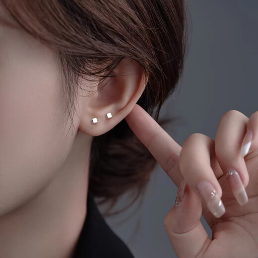 Bai Qixin's S925 copper silver-plated earrings for men and women with pierced ears, no need to pick them up when sleeping, simple and compact ear bone studs, earrings, square earrings, Doudou + square earrings 4mm (one pair each)