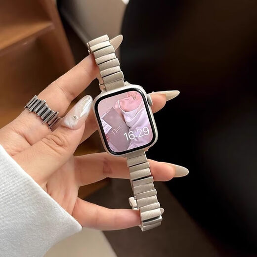 Métal irrégulier iwatchs8 / s9 watch Apple watch Applewatch9 STRAP SECTIVE BOTTERFLY SEURFLY HOMMES ET FEMMES IRRÉGULAIRE (Bouton est argent) Apple Iwatch Nouveau S841mm