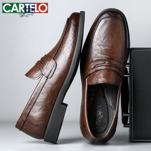 卡帝乐鳄鱼（CARTELO）男士皮鞋软底套脚商务休闲鞋乐福鞋透气一脚蹬皮鞋男9906棕色40