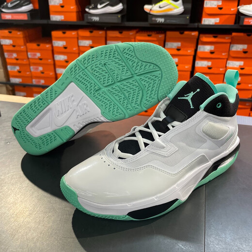 Nike (Nike) Freizeitschuhe Herrenschuhe 2025 Neue Sommersportschuhe Jordan Stay Royale 3 Basketballschuhe FB1396-103 Weiß und Grün 44