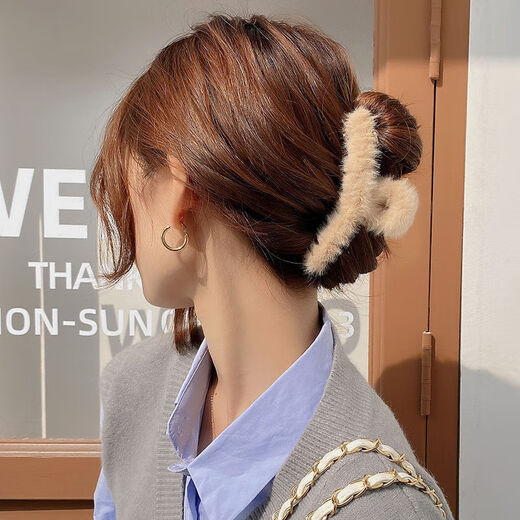Jieweiyi plush hair clip autumn and winter new female Korean version cute fur clip clip shark clip back of the head hair catcher BH-FJ048 khaki color