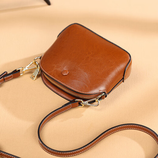 Cosmickindred Light Luxury Marque Mother Retro Retro Women's Bag Niche French French Nouveau sac d'épalas polyvalent en cuir souple oblique Sac de coquille tendance Couleur de caramel