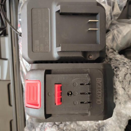 
Nanwei lithium battery 52879800 special (new in one year) lithium battery electric hammer electric drill angle grinding 15 battery cells 15 Nanwei general 698TV battery