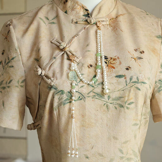 Du Ti's ancient style cheongsam pressed front lotus pearl tassel butterfly pendant Hanfu pressed front chest pendant decorative brooch accessories Cheongsam pressed front Yunyuezhi