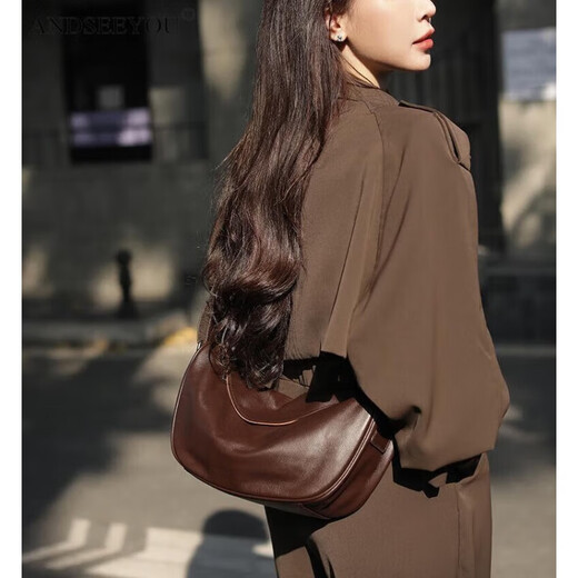 ANDSEEYOU女士斜挎包新款时尚单肩包女头层牛皮复古饺子包时尚斜背包女七夕 咖啡色