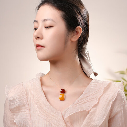 Dara natural amber beeswax pendant for women, yellow blood amber beeswax necklace, practical Chinese Valentine's Day gift for girlfriend