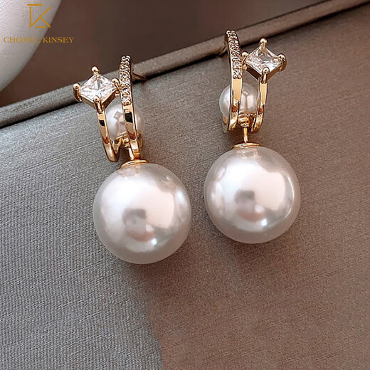 CHOMEL KINSEY A multi-wear pearl and diamond stud earrings for women. Light luxury niche design. Elegant earrings. High-end earrings. A multi-wear earring-gold.