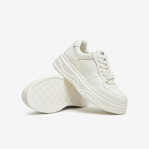 Tata (tata) Petites chaussures blanches Petite baleine blanche 2025 Été Nouveaux chaussures à haute amélioration et semelles épaisses chaussures de planche de chaussures pour femmes gâteau vanille lait-wh701 36