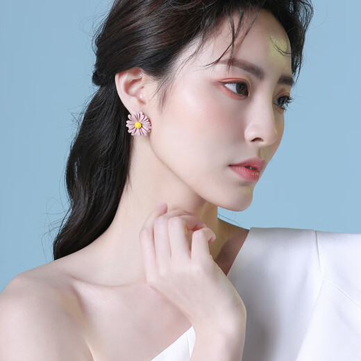 Qlady Daisy Flower Earrings Feminine High-end Earrings 2025 Young Luxury Niche Earrings Birthday Gift