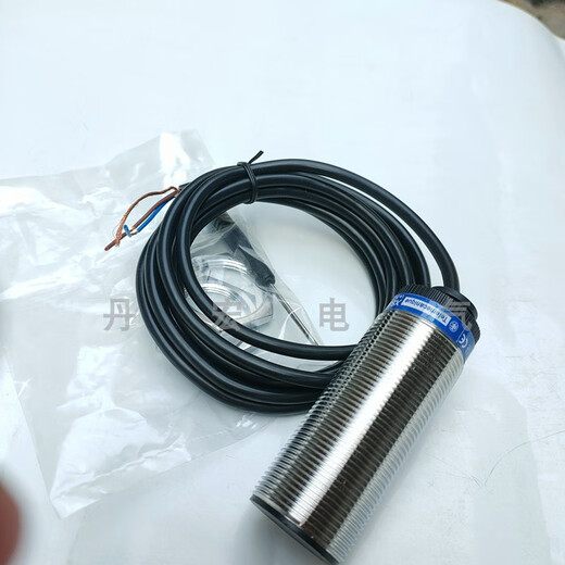 El interruptor XMSJ está cerca de XSAV11801 XSAV12801 XSAV11373 XSAV1273 La prueba de velocidad está cerca de XSAV.12801