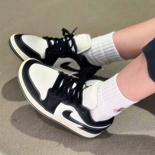 耐克（NIKE）AJ1女鞋2025秋冬季新款运动鞋AIR JORDAN 1 低帮板鞋休闲鞋缓震 FB9893-101黑白 38.5