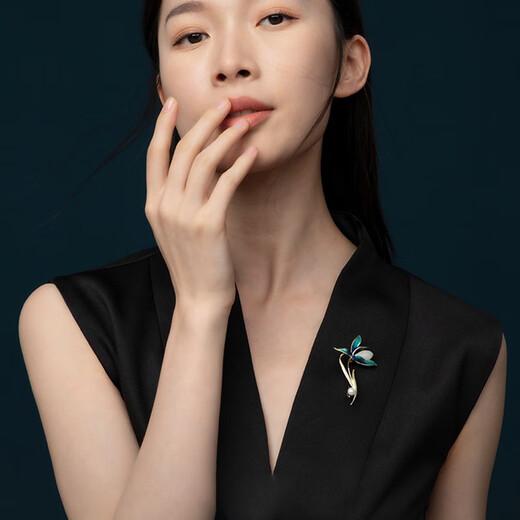 Kamalun (KAMALUN) brand Hetian jade brooch, high-end women's luxury freshwater pearl magnolia brooch, temperament corsage, high-end silk scarf buckle, magnolia flower and hetian jade brooch gold