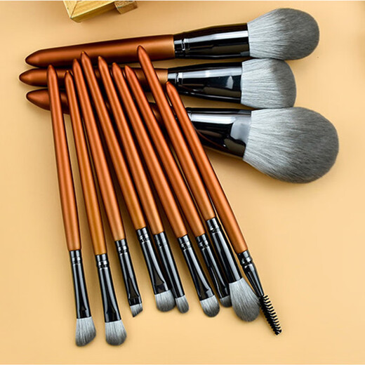 YAHLIGS 12 pcs imitation mahogany imitation snow fox fur makeup set brush does not pierce the face and does not shed hair eye shadow brush loose powder brush blush brush accidental 12 pcs makeup brush + envelope bag