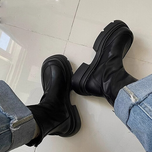 Feiyao Bottes courtes féminines au début du printemps épaisses épaisses Boots Martin Renforts Bottes de style britannique Bottes d'orteil carré de petits talons épaisses Chaussures féminines Commutiant la seme épaisse des bottes Martin Verséatile Black Single Layer 38
