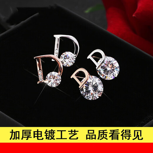 Flash engraved letter earrings for women, compact new design, trendy Korean temperament earrings, Internet celebrity simple earrings, birthday gift, white gold