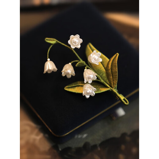 QUAMER gold store style brooch, high-end women's 2022 new style handmade lily of the valley flower entwined brooch accessories, complex green