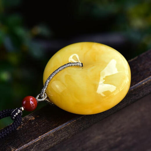 DL 1998 Fat Donglai same style beeswax safety buckle pendant natural Russian material white flower chicken oil yellow amber men and women necklace hanging diameter about 45mm