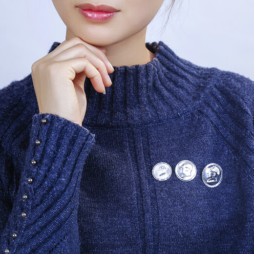 Yincheng Years Pure Silver Brooch Commemorative Badge Chairman Mao Brooch Great Man Grandfather Portrait Full Silver Red Gift Badge Commemorative Medal Small size, about 5.5 grams (diameter about 21mm)