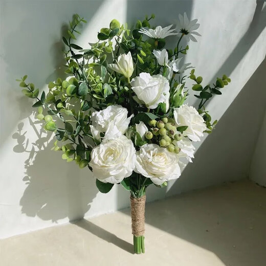 Tulip Calla Lily tenant des fleurs et obtenant un certificat Fausses Fleurs Simulation Fleur Photographie Photographie Mariage Corée Bouquet de mariée HD-TULIPS + Ruban