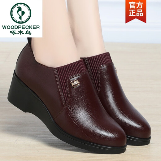 Specht Ferse Lederschuhe für Frauen 2025 neuer Stil mittleren und älteren Flachschuhe für Frauen für Frauen weiche Leder weiche alleinige Mutterschuhe bequeme Frühlings- und Herbst-Single-Schuhe 103 Wine Red 35