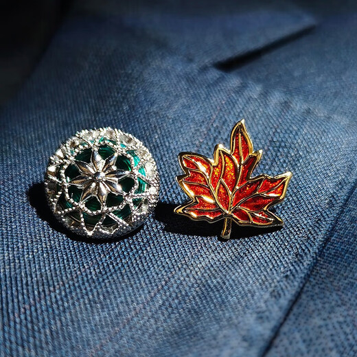 Taiwan art high-end men's brooch light luxury business suit accessories iris collar pin collar buckle maple leaf baroque badge iris cufflinks (1 pair of floating gift box)