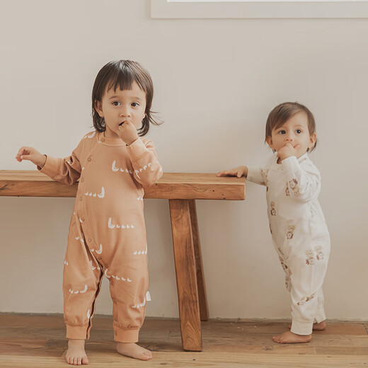 Cute bear newborn clothes, cute outing baby onesies, super cute spring and autumn men and women's pure cotton romper pajamas