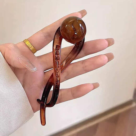 Tang Funi's hairpin on the back of her head, one-word hairpin, high-end lazy person's hairstyle artifact, 2024 new high-end grabber clip, women's twisting clip, coffee-colored bead one-word hairpin