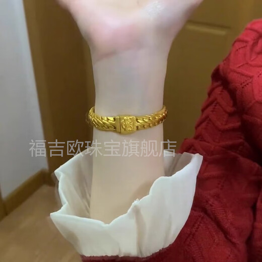 Fugeo gold-wrapped three-horsewhip bracelet 999 pure gold-wrapped pure silver domineering men's wide-faced Cuban bracelet for husband during the holidays. The total weight of the three-horsewhip bracelet is about 60 grams, and it is filled with 4 grams of gold.