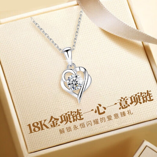 Century-old Feixiang platinum necklace women's love pendant clavicle chain girls 520 Valentine's Day gift suitable for girlfriends